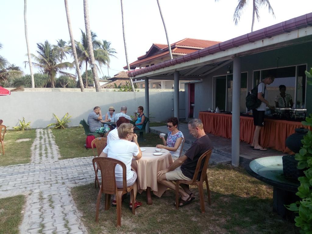 Rainbow Beach Hotel Hikkaduwa Exterior foto